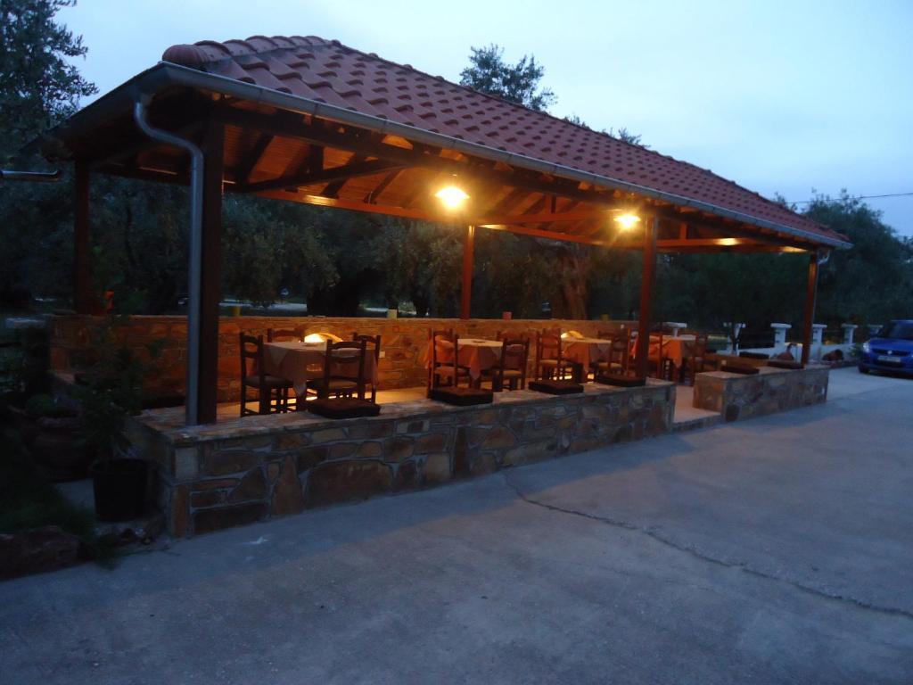 Iraklis Hotel Skala Rachoni  Exterior photo