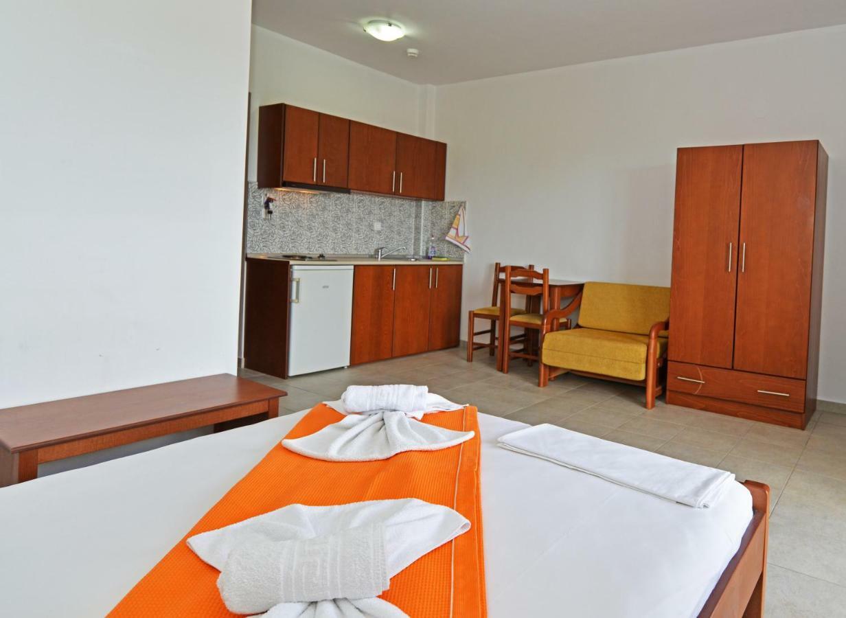 Iraklis Hotel Skala Rachoni  Exterior photo
