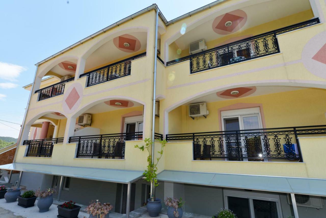 Iraklis Hotel Skala Rachoni  Exterior photo